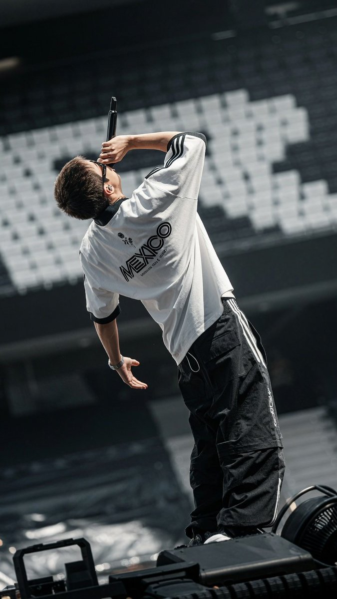 K_RKIVE7's tweet photo. Drop the photo of Namjoon that you saved for the last moment, will you? https://t.co/j8xu4aruOP