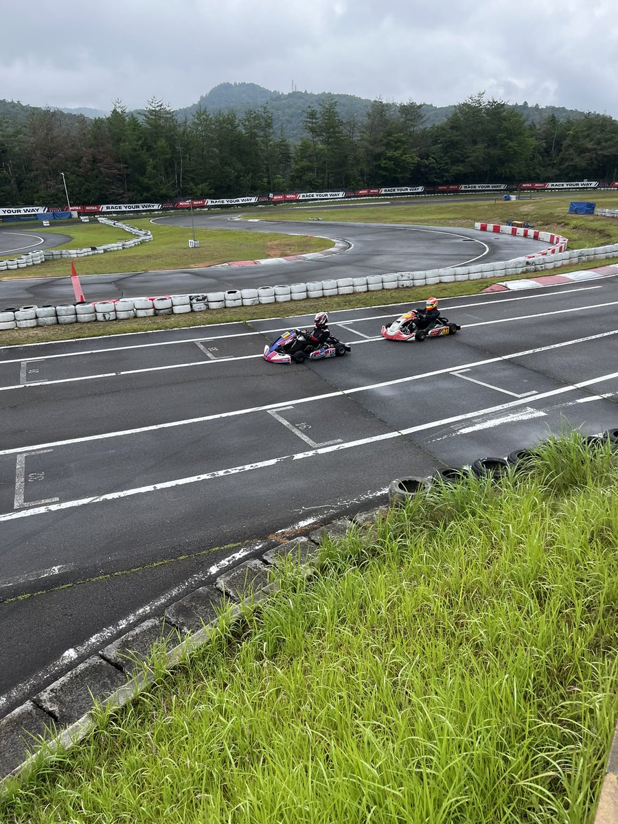 mouse_spicy's tweet photo. レンタルカート会！！
今回はマスターズクラス&amp;ライツクラスのレンタル。
微妙なコンディションの中
KBさんが目標タイムを作ってくれて課題の溢れる内容に！
ドライバーとして伸び悩んでいる人も
新しい感覚を得れてオススメです！ https://t.co/5SsjSds777