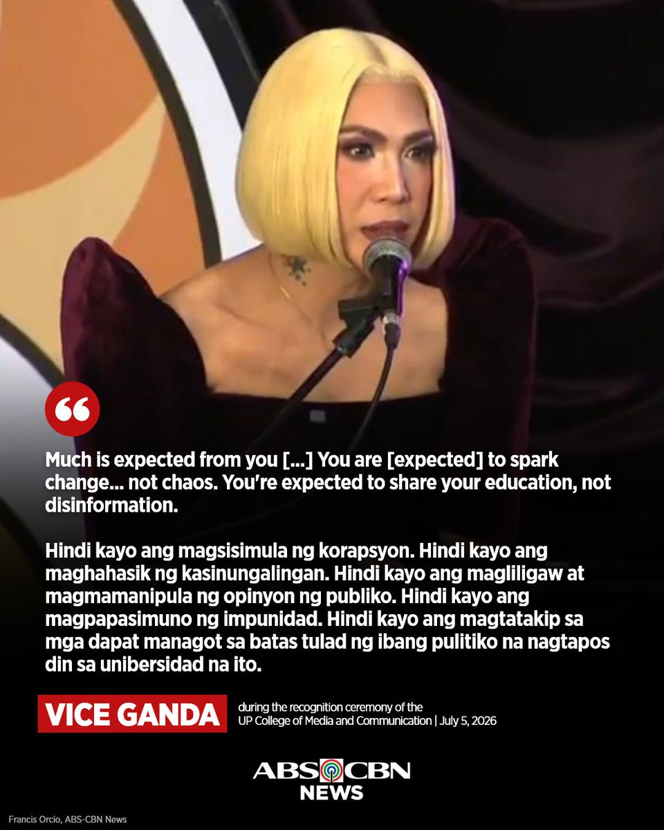 ABSCBNNews's tweet photo. 'YOU ARE EXPECTED TO SPARK CHANGE... NOT CHAOS.'

Ito ang naging hamon ni Vice Ganda sa mga bagong graduates ng UP College of Media and Communication. https://t.co/95kpmtO0rL