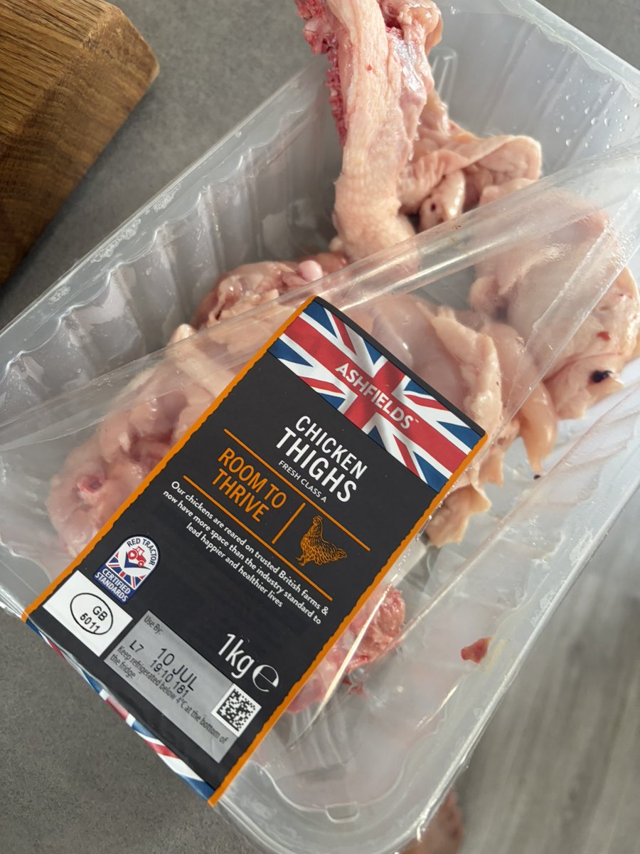 DavidScullion4's tweet photo. @AldiUK Just got back from your store in Deal and this is what you sell as a pack of chicken thighs what a disgrace https://t.co/zO7kihzQfd