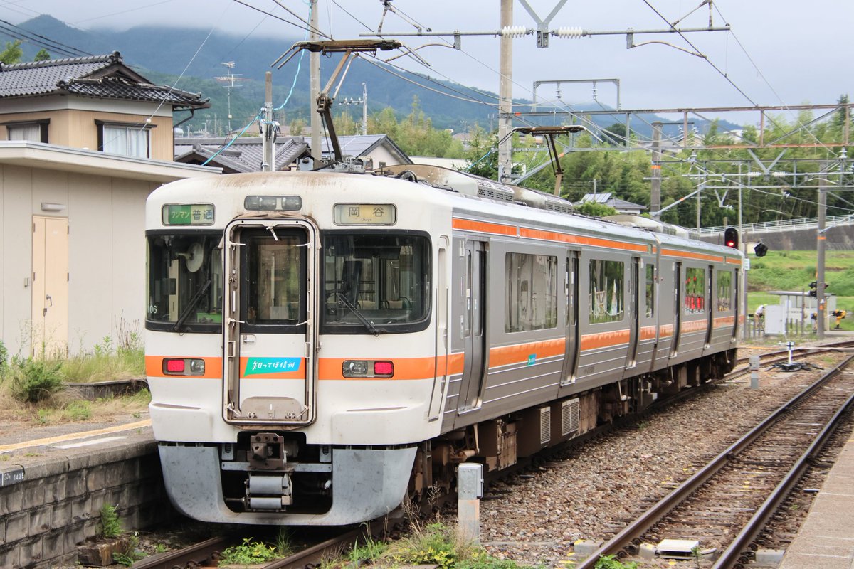 series373f1's tweet photo. 昨日から運転を開始した信州DCロゴ付き313系3000番代東日本ワンマン対応のR106編成。
しばらくは #飯田線 のスターになりそうですね。
上片桐ではR110編成と並びました。
改正からR100編成の南部車、北部車と言う呼び方はそぐわなくなりましたね。
#信州デスティネーションキャンペーン
#知ってほ信州 https://t.co/hVmzfKB5qJ