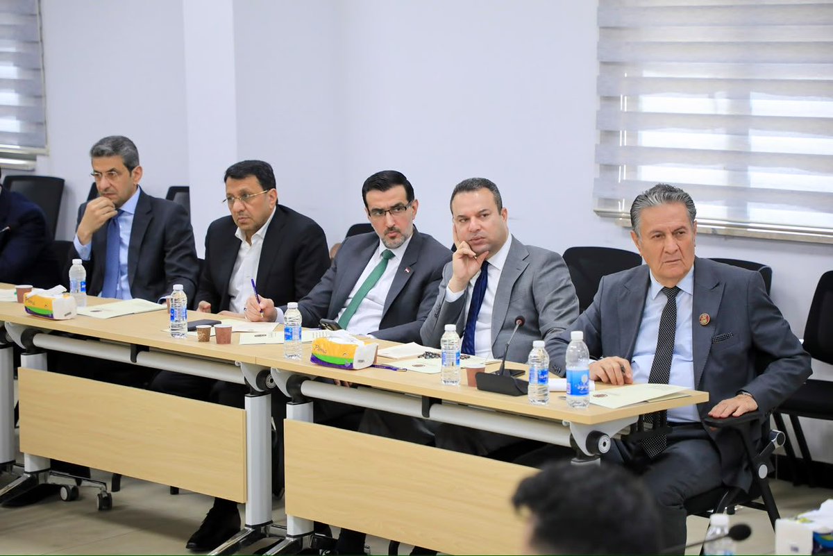 dr_muntasser's tweet photo. “العلاقات العراقية–الأمريكية… من إدارة الأزمات إلى بناء المصالح” 
عنوان جلسة حوارية نوعية نظمها ملتقى بحر العلوم للحوار، أدارها السيد هاشم بحر العلوم، بمشاركة الناطق باسم رئيس مجلس الوزراء، وعدد من الباحثين المختصين، وبحضور نوعي من الدبلوماسيين وممثلي المؤسسات الرسمية ومراكز البحوث، ناقشت واقع ومستقبل العلاقات العراقية–الأمريكية في ضوء الزيارة المرتقبة لدولة رئيس مجلس الوزراء إلى واشنطن.

أكدت في مداخلتي أن استثمار الفرص لا يقل أهمية عن إدارة الأزمات، وأن الدبلوماسية الثقافية تمثل ركيزة أساسية لبناء الثقة واستدامة العلاقات بين الدول، ولا سيما في مواجهة السلبية الإعلامية التي تؤثر في صورة العراق وإمكاناته.