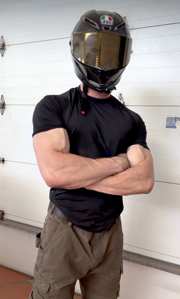 Augustblnr's tweet photo. Biceps and veins, anyone? https://t.co/Z0fZY0lbAJ
