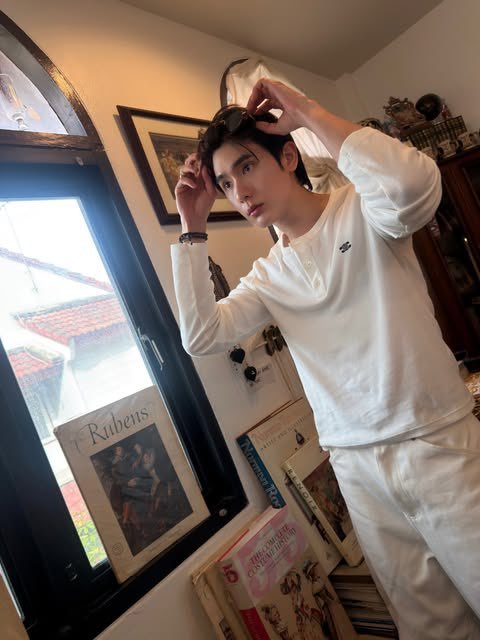 skritu086's tweet photo. Book Kasidet turns every CELINE appearance into a memorable moment.

BOOK X CELINE PMFW27
#BookKasidet @celineofficial
#CelineSS27 #CELINE 
#MichaelRider #kasibook https://t.co/FgSa7Yv1FN