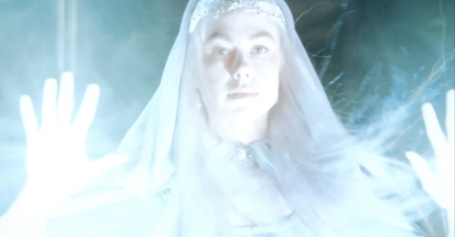 herodesigner's tweet photo. Phoebe Bridgers' "Lost Boys" video: a lesson in raw performance. Less budget often means more creative solutions, focusing on the artist's true energy. That's where the magic happens. https://t.co/jbMR9xxRIG