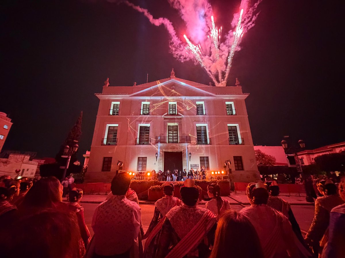SagredoMarco's tweet photo. Rocío, Celia, i vosaltres també, Cristina, Tamara, Bárbara, Rocío, Paula, Amparo, Laura, Alba, Elsa, Nuria, Sophie, María, Yanira, Ariadne, Cecilia i Mireia… ja formeu part de la història del nostre poble, de la nostra estimada Ciutat del Foc 🔥

Heu sigut un grup extraordinari d’ambaixadores de Paterna, portant el nom del nostre poble i de les nostres Falles amb orgull, elegància i un somriure que sempre quedarà en el record 😍

Gràcies pel vostre compromís, per la vostra estima i per la passió amb què heu viscut i representat les nostres Falles, les millors del món ❤️🔥

Gràcies també a les vostres famílies, perquè darrere de cadascuna de vosaltres hi ha hagut un exemple d’amor, dedicació i treball incansable🤗

Ha sigut un autèntic honor acompanyar-vos en este viatge tan bonic i tan important per a la nostra gent i per a la nostra terra 💙❤️💛

Estic segur que este temps quedarà per sempre gravat en els vostres cors, igual que vosaltres heu deixat una empremta inesborrable en el cor de Paterna 🔥

Visquen les Falleres Majors de Paterna 2026 i les seues Corts d’Honor! ❤️😘