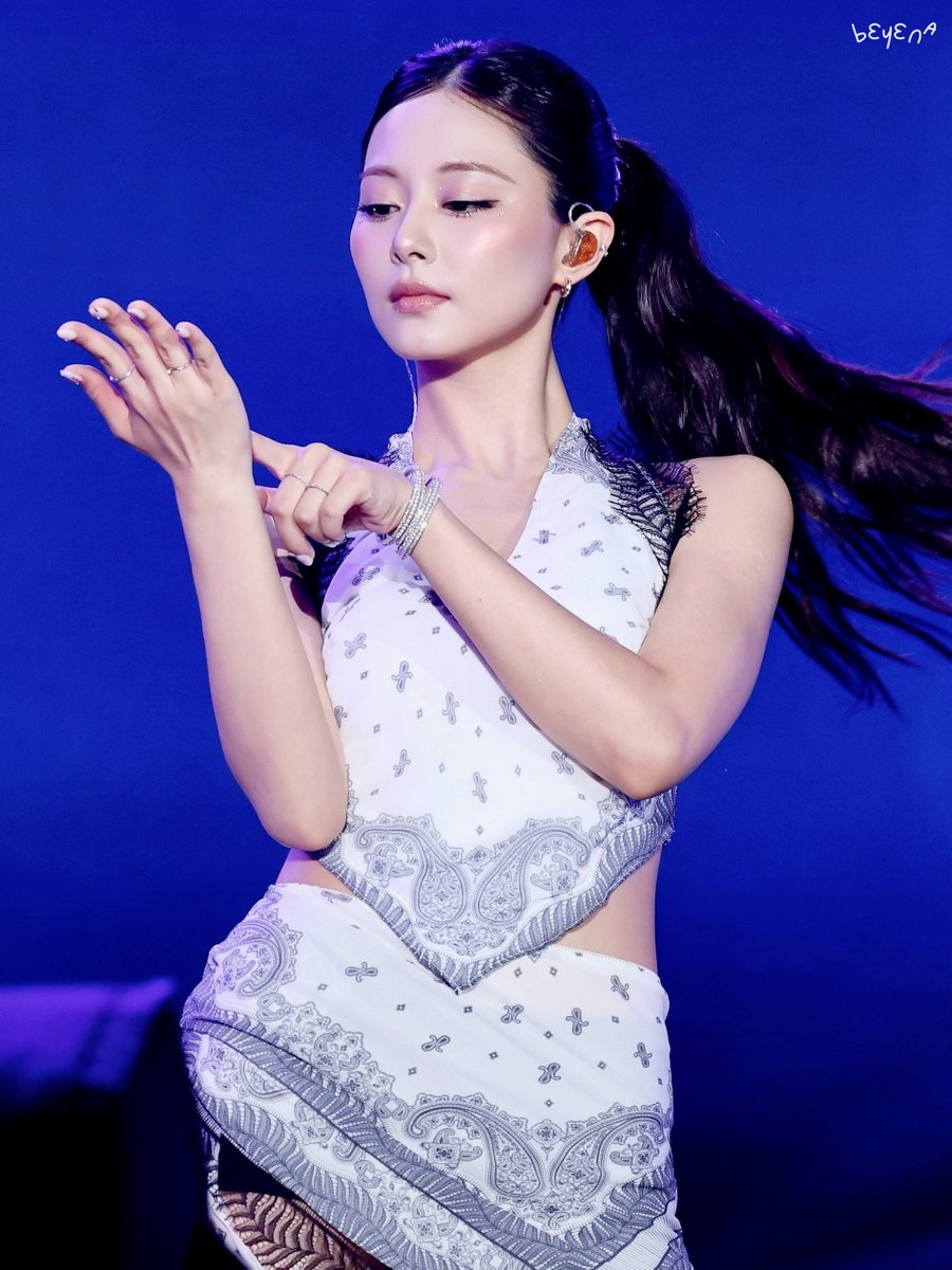 beyena_'s tweet photo. 260703 BEER ROCK FESTIVAL

👑👑

#TWICE #트와이스  
#TZUYU #쯔위 #ツウィ 
#周子瑜 https://t.co/nBspFsQ97T