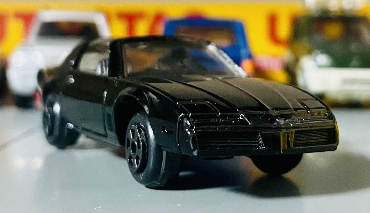 _urataro_'s tweet photo. ERTL KNIGHT 2000

アーテル
3インチ系は映画やドラマの劇中車を手掛けてた印象が強いです

このナイト2000はパッと見チープそうなクオリティですけど、ボディはダイキャスト製
Tバールーフの表現も中々いい感じ
商品価値を上げる為に無理矢理貼ったであろうナイトライダーのステッカーも可愛く見える https://t.co/6PBPU7zcGq