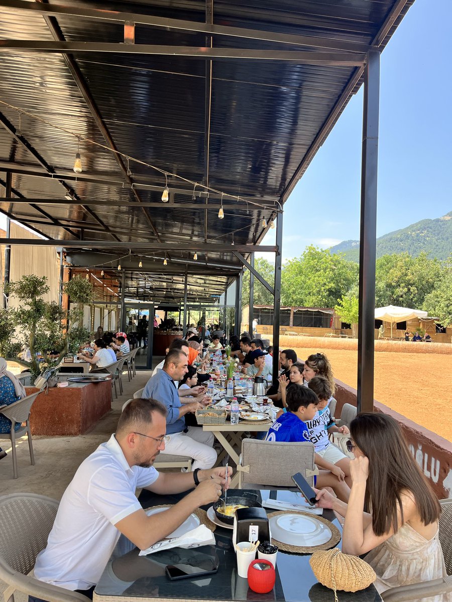 bbpdenizli's tweet photo. Büyük Birlik Partisi Aileli Kahvaltı temalı etkinliğimizi gerçekleştirdik. 
Aile fertlerimizle birlikte bağlarımızı güçlendirmek,beraberliğimizi arttırmak amaçlı gerçekleştirdiğimiz etkinliğimize katılım gösteren üyelerimize teşekkürlerimizi sunarız.

#BüyükBirlikPartisi  #Aile https://t.co/BHXhhRC8sd