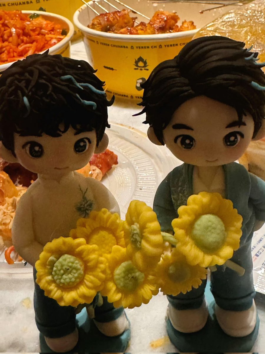 krnckj's tweet photo. OMGGG, LUCU BANGETTT🥺 AYLIO WITH SUNFLOWER🧡🌼🌻 https://t.co/B22RIu5BwX