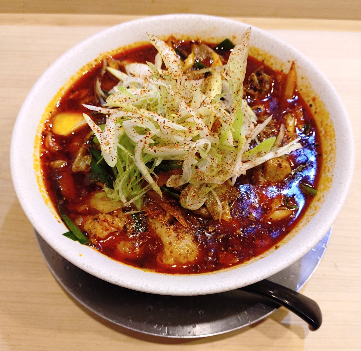 MAX_ORANGE's tweet photo. すばる食堂@坂戸
牛すじマーラータンメン

牛すじと野菜が沢山入っているメニュー🎶すばる食堂さんのメニューで飛び抜けた辛さ😆牛すじがより甘く感じる😋辛いのが苦手な人は要注意😄
#すばる食堂 #ラーメン #坂戸 https://t.co/7i7RHEqliy