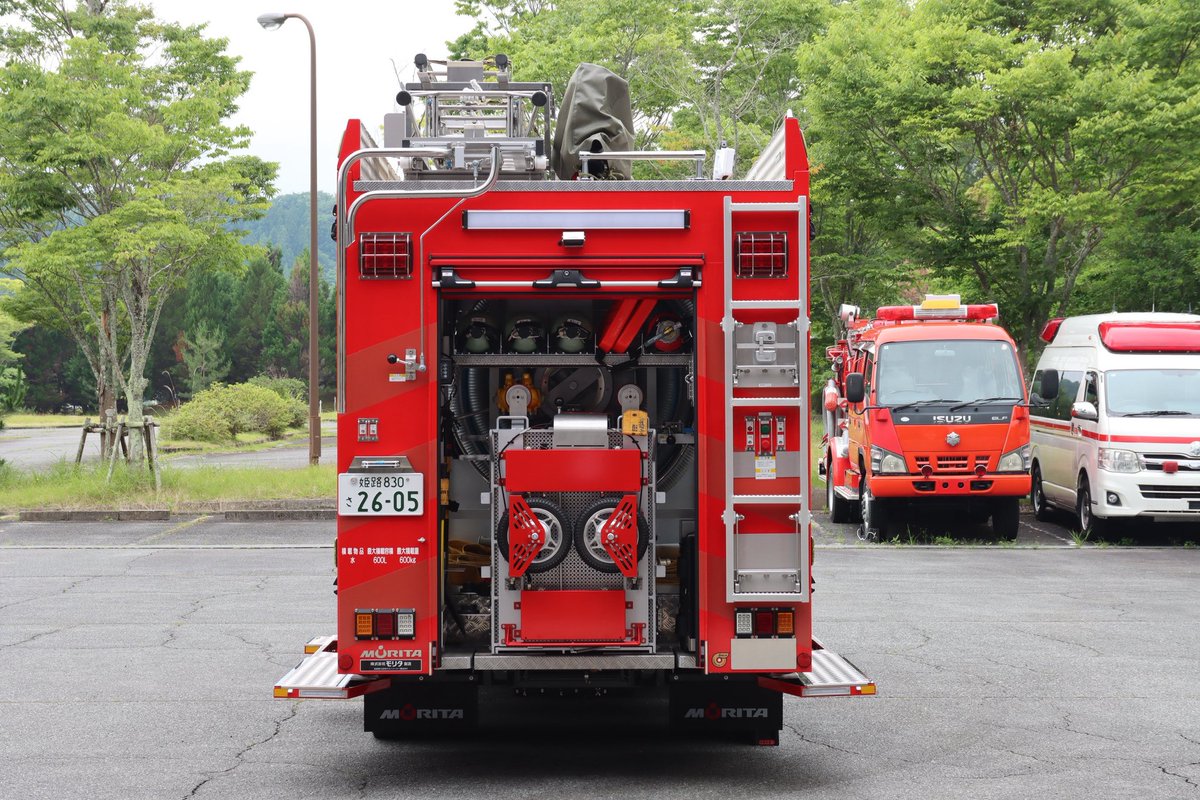 Aioi_FD119's tweet photo. 同車はサイドプル吸管を採用しており資機材の収納性が向上しました。
管内の火災をはじめ佐用・新宮・相生の一部もカバーしていることから様々な災害へ出動します。 https://t.co/aCky9s7TvW