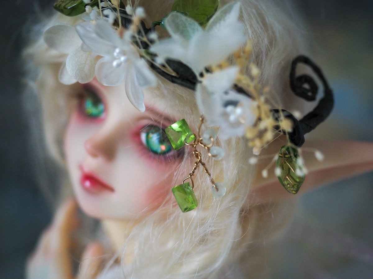 zarameya_doll's tweet photo. 本日写真撮影も終えて、エルフのこ、先程出品いたしました。どうかご縁をいただけますように🧚✨
（リポストしていただけるととても嬉しいです）

2026/07/12🌙終了
SDM F-13 カスタムヘッド 妖精耳エルフ『Peridot』花冠・アイ付き https://t.co/vdV8ZAPGHH https://t.co/aHWuB6jgAS
