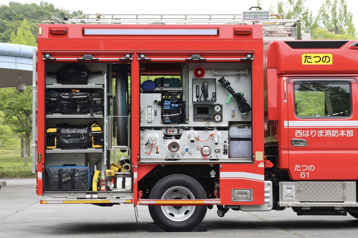 Aioi_FD119's tweet photo. 同車はサイドプル吸管を採用しており資機材の収納性が向上しました。
管内の火災をはじめ佐用・新宮・相生の一部もカバーしていることから様々な災害へ出動します。 https://t.co/aCky9s7TvW