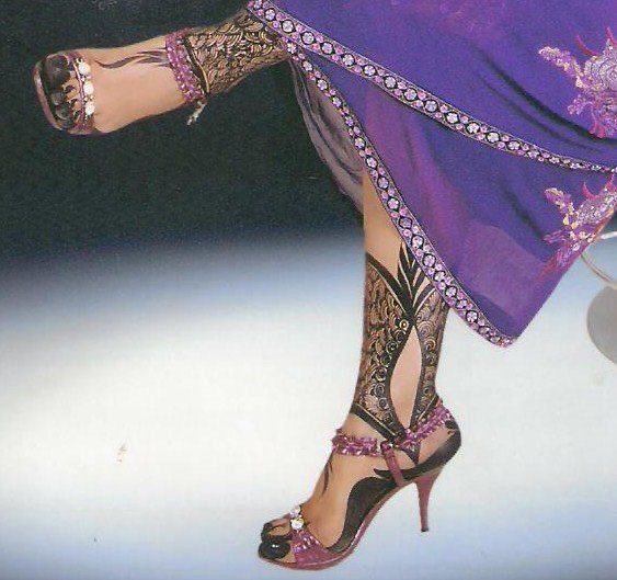 imsoprettyylike's tweet photo. One of the things I’m most excited for when I get married is finally getting the full Sudanese bridal henna, especially the foot henna that’s traditionally reserved for married women 🇸🇩 🎀 https://t.co/41rQ658who