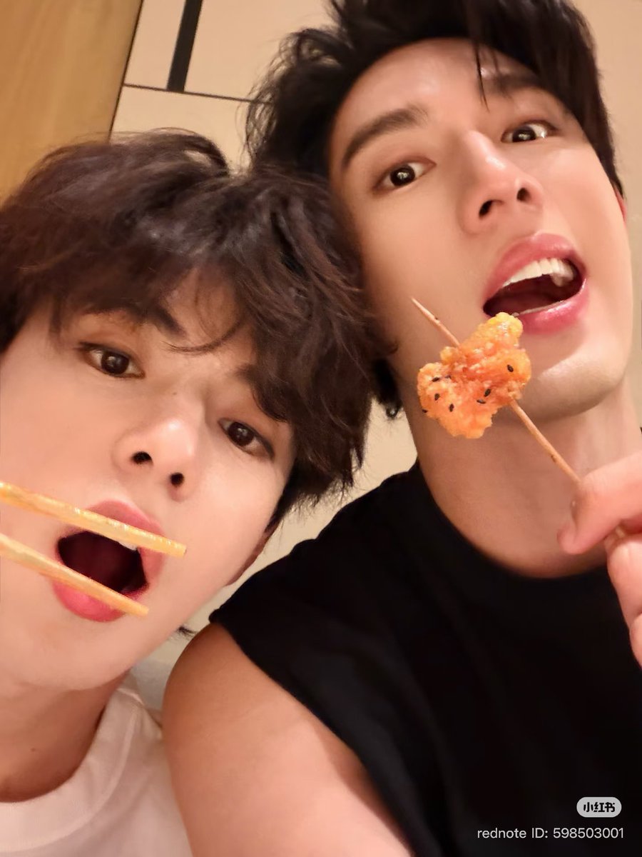 iewlupl's tweet photo. 커플 개좋다... https://t.co/xXn1EvXli8