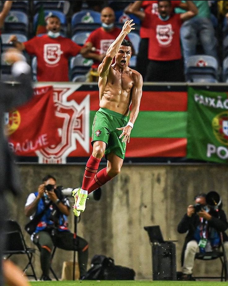 CR7♥️🐐 tweet media
