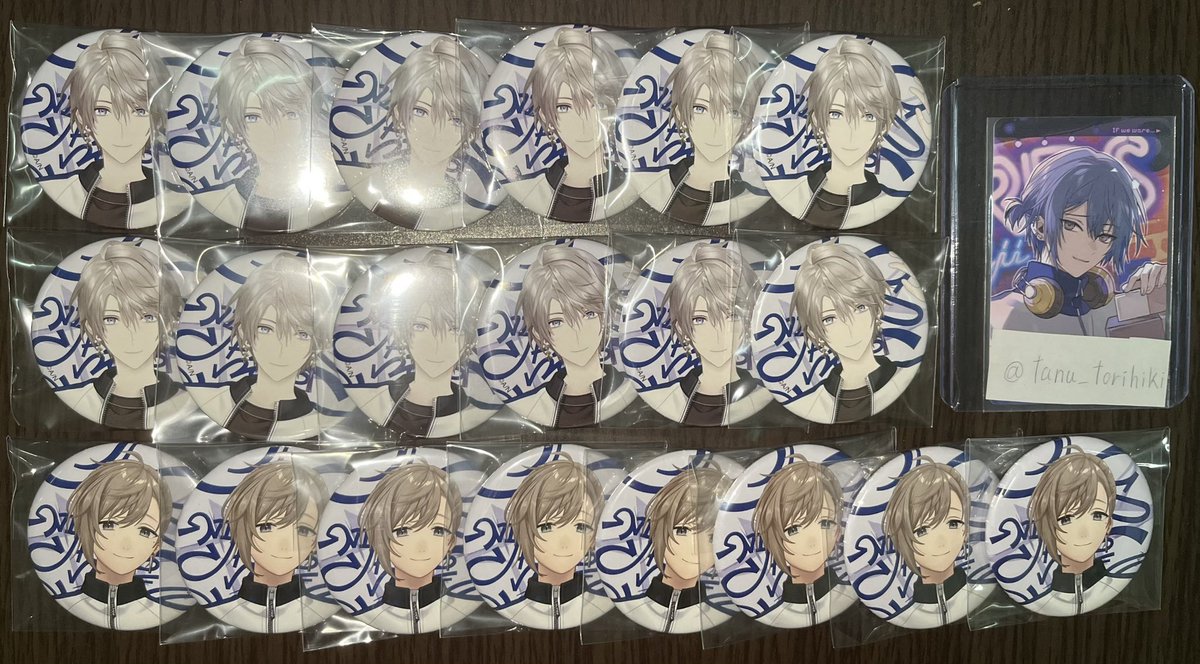 tanu_torihiki's tweet photo. 交換 譲渡 にじさんじ にじフェス クラスジャージ缶バッジ インディゴ

譲)画像

求)IDカードの方＞＞現金
比率違い等要相談
1枚目買取は抱き合わせ必須
2,3枚目のみ異種IDカードの方との交換も○

千葉都内周辺手渡し,郵送 https://t.co/bhCzxm5W7K