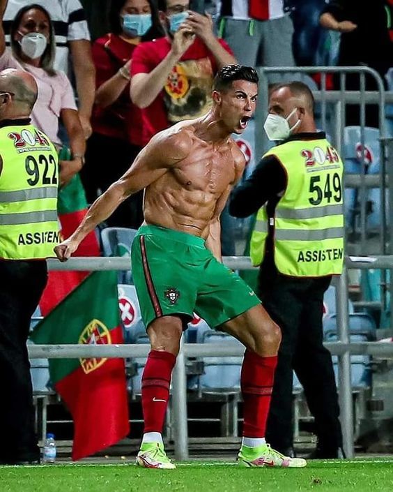 CR7♥️🐐 tweet media