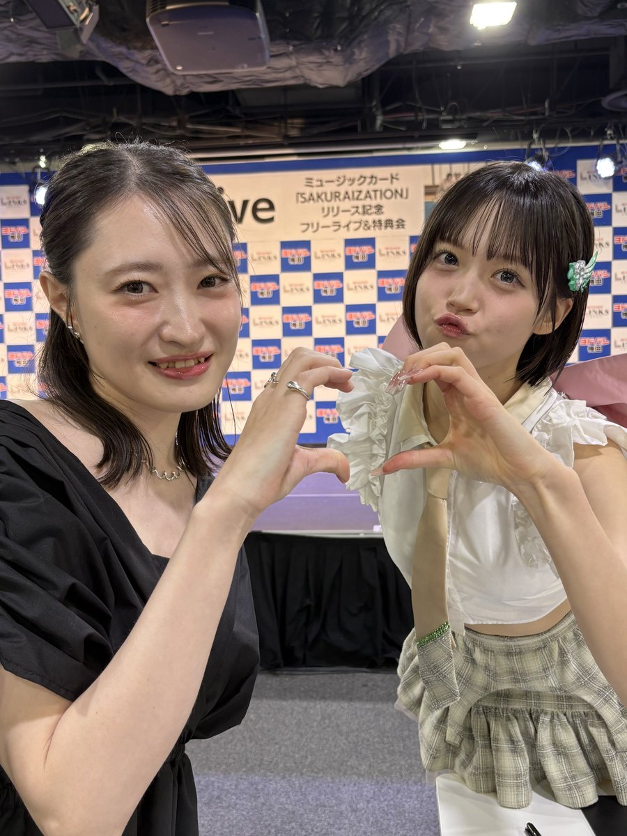 Lmtk0325's tweet photo. 昨日の大阪リリイベ特典会
事情によりあと2件行けないのでこれでもかと投入した結果
①MOMOツーショ
②GUMIツーショ
③KANOツーショ
④GUMIツーショ
⑤KANOツーショ
⑥MOMOツーショ
⑦SOYOツーショ
そんなことある？笑笑
ツーショしか引けない病やんw
#onefive https://t.co/VzXRnSTAgz