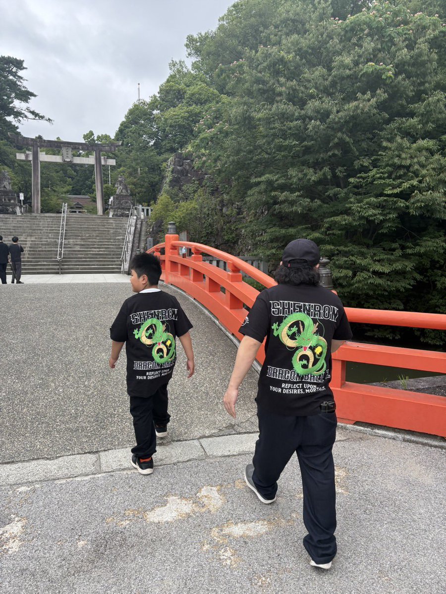 enzp83878's tweet photo. アルバトベスト8入りを神頼み🙏笑
今日、お揃いのTシャツが届きました😍 https://t.co/ueLtzThTGE