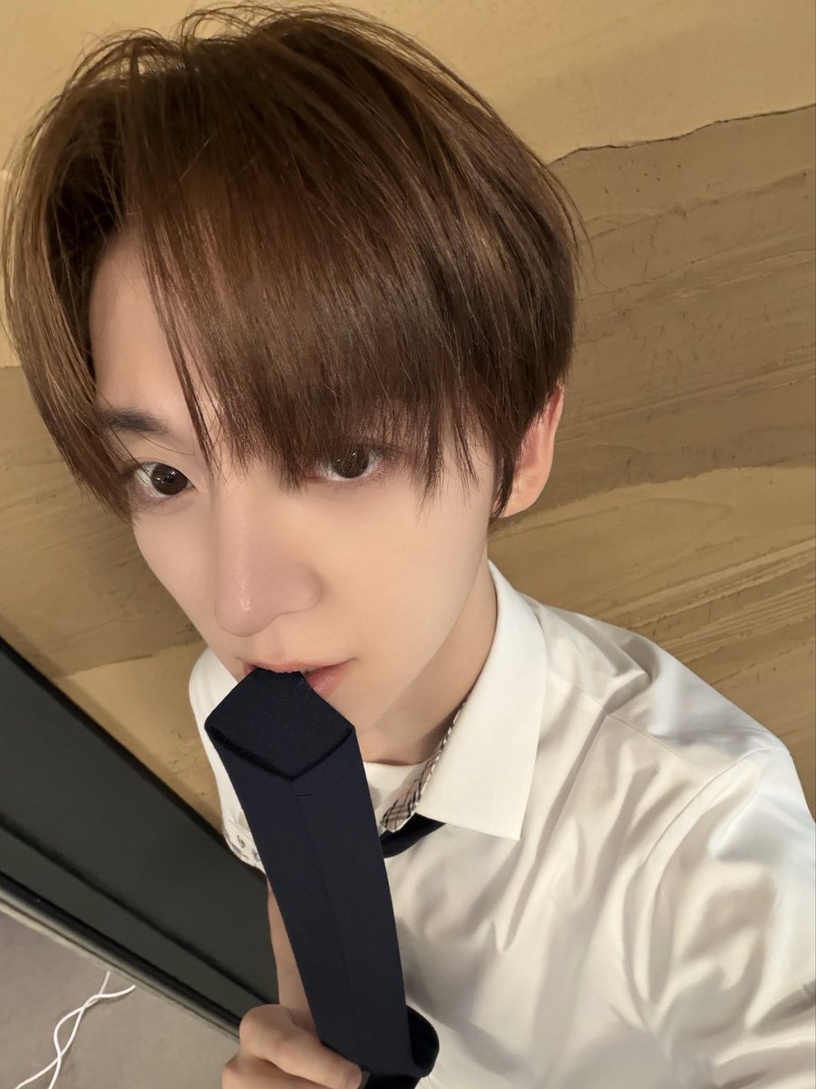 leepoop22's tweet photo. 교복 동현이 제발 저요 https://t.co/Q9bl4dBS1w