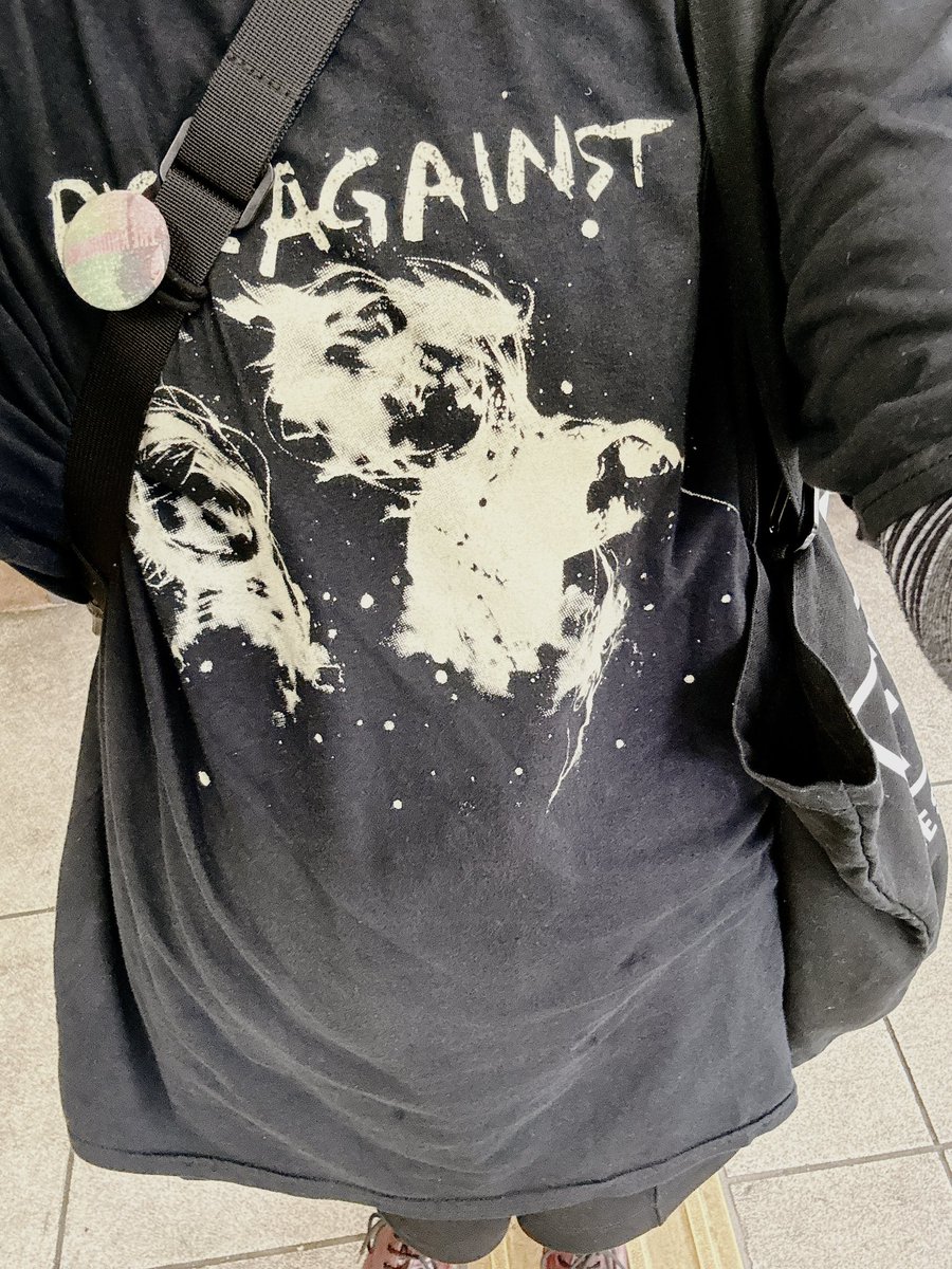 mywhity's tweet photo. Rise AgainstのThe Sufferer &amp; The Witnessが20周年らしいですが私は今日そのTシャツを着てました❣️ https://t.co/VwMR36f2Ab
