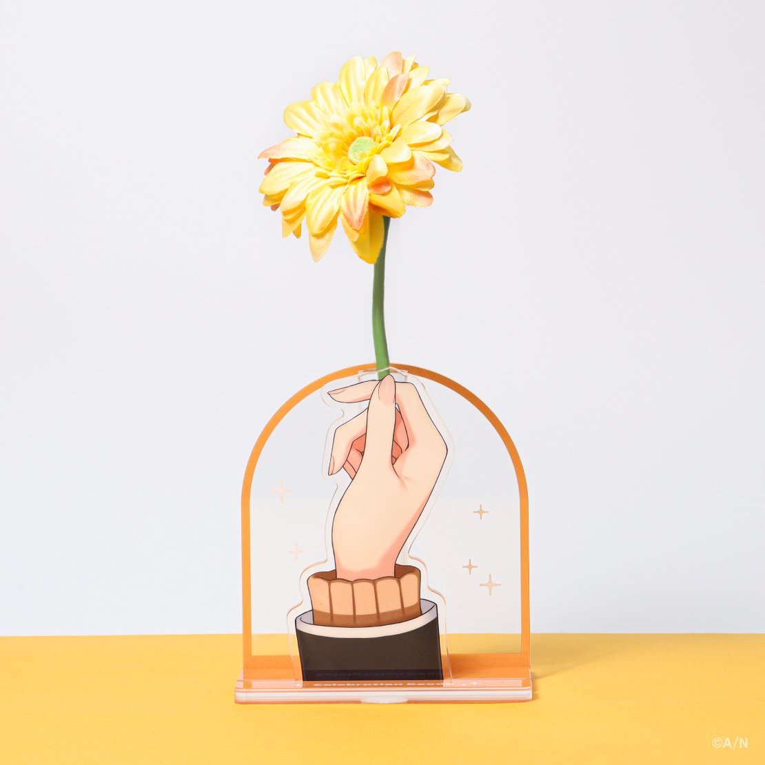 nijisanji_app's tweet photo. @HiguchiKaede 【Higuchi Kaede Celebration Goods紹介③】

「私、こう見えてもお花が大好きなんです。…意外でした？」

#樋口楓 のビジュアルをモチーフにしたアクリルフラワーベース！
お気に入りのお花を挿していただけます。

▼販売ページはこちら
https://t.co/tRSuoYLuPP

#にじストア https://t.co/QiFbTevNAB