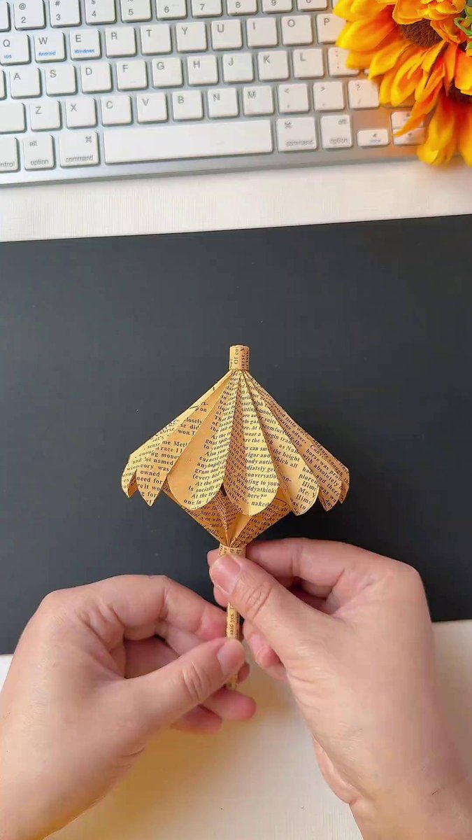 WEIM0OG46EIgHui's tweet photo. A sunny afternoon DIY with my little artist  Gluing paper flowers u0026 giggling over messy fingers—these tiny, unplanned moments are the best treasures! #ParentingWin #KidCreativity， https://t.co/iGo7ESBafO
