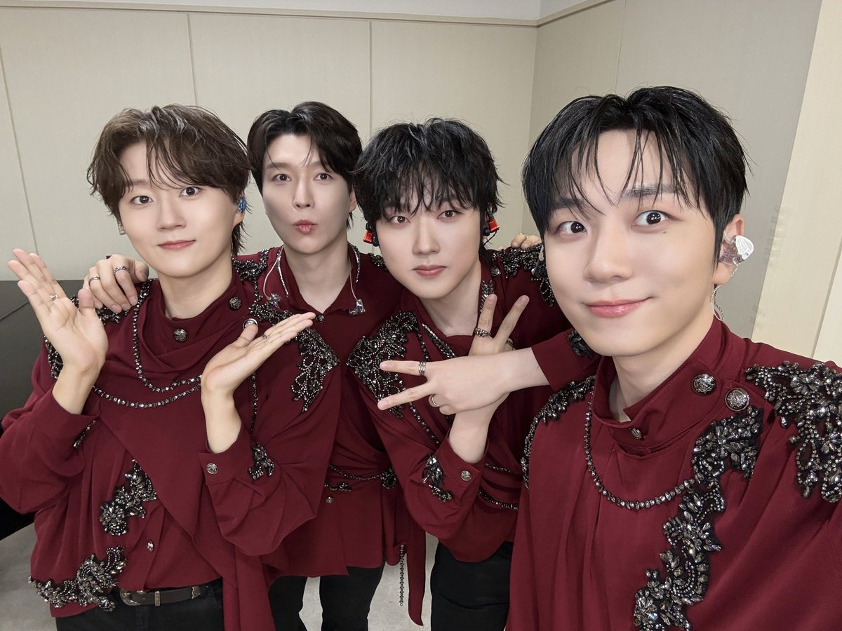 official_fore's tweet photo. [📸]

260705 KBS1 열린음악회 종료!

옛 사람들은 포레스텔라를 쓰고 다녔다
우리는 그것을 '갓' 이라고 불렀다

#포레스텔라 #Forestella https://t.co/00QEsVfLcB