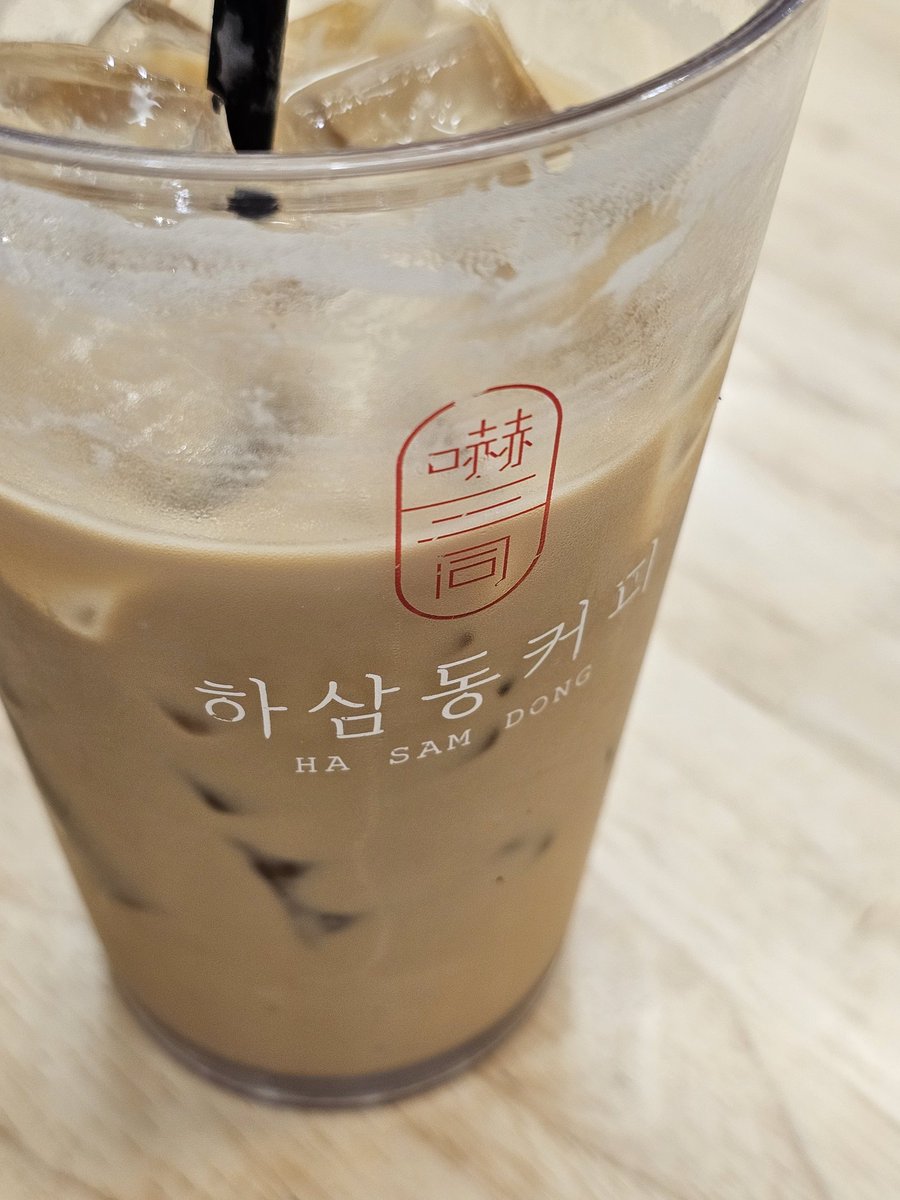 cloverswith's tweet photo. 바닐라라떼 ㅈㄴ 밍밍해 웩 https://t.co/Ho8snVF9UG