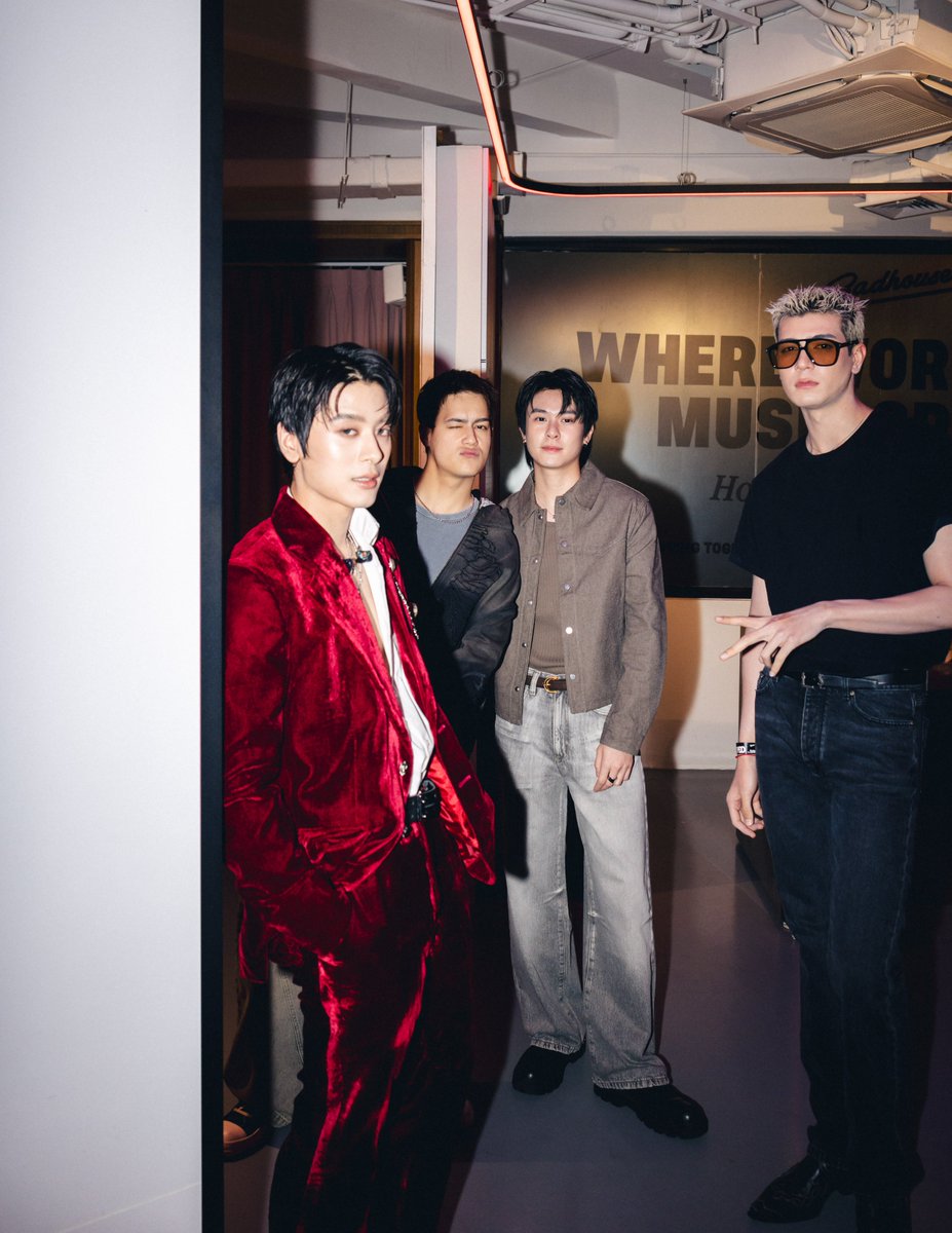 gliide_music's tweet photo. OVERHOPED hurts a little less 
when surrounded by the right people 🖤

‘OVERHOPED’ MV is out now
Youtube : SVRN
🎧https://t.co/a3imeLbjpE

More on
🔗 https://t.co/FZkQPq1rVT

#OVERHOPEDTheMVPremiere
#OVERHOPED
#SVRN
#GLIIDE https://t.co/8qxi9SfqGG