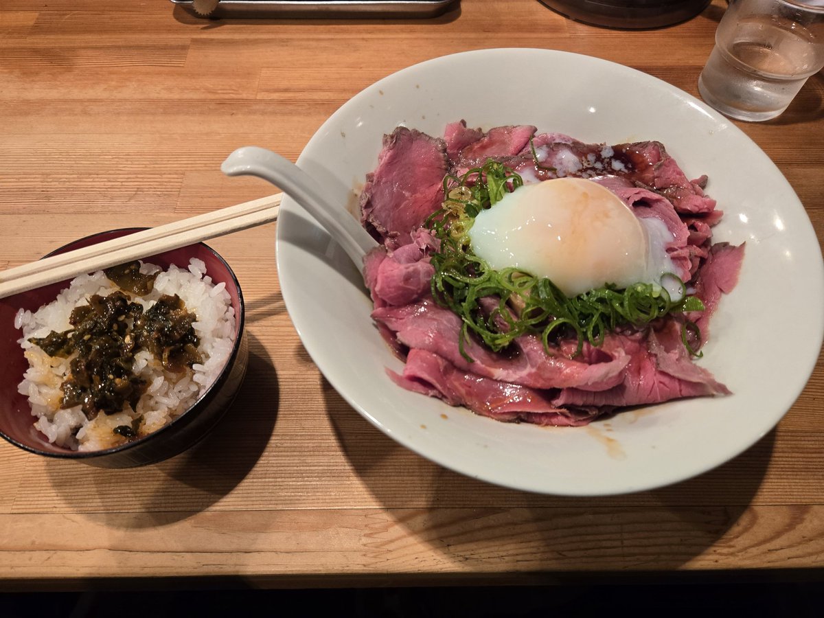 supercell5501's tweet photo. ローストビーフはめちゃうまだったけど麺が餅だったぜ https://t.co/yp2m5zeQmD
