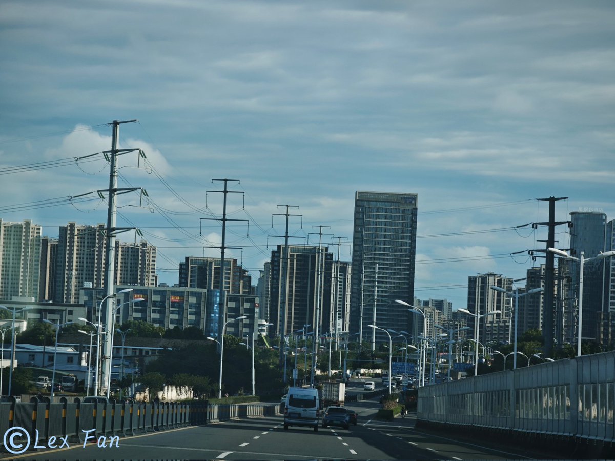 ilexfan's tweet photo. Traffic scenes in Hefei China https://t.co/OjUBZD3bGv