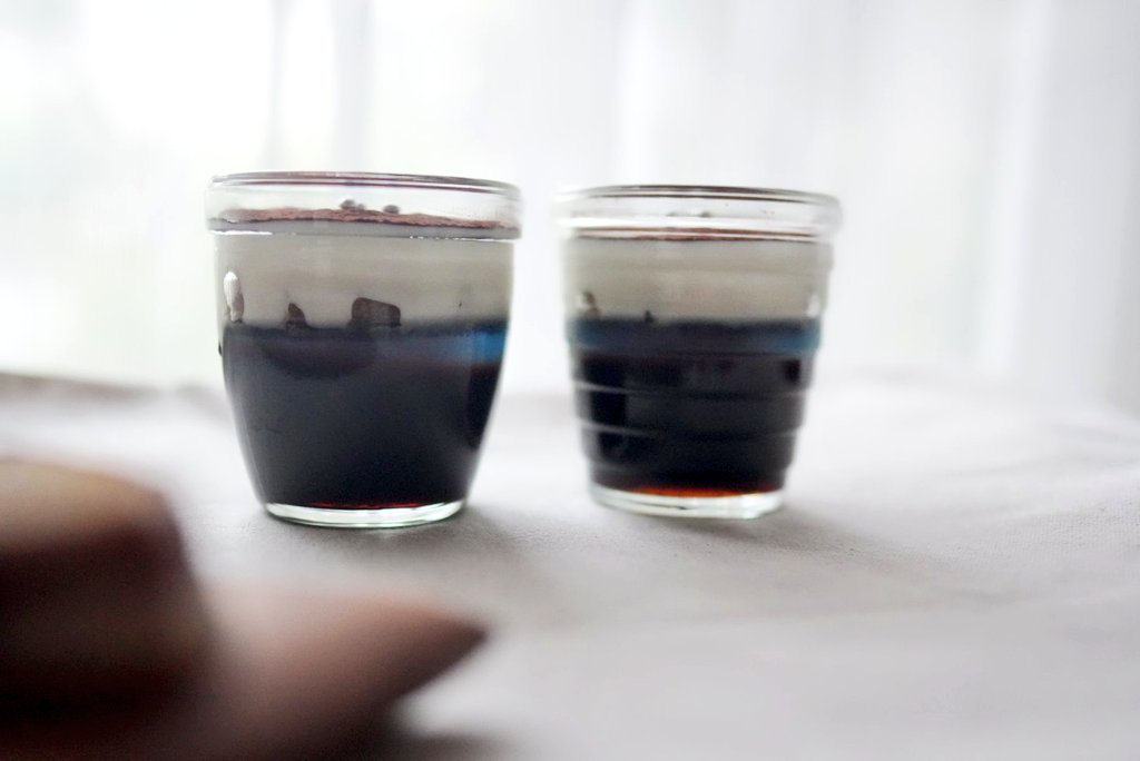 yubeni87's tweet photo. コーヒー系が食べたかったので、プルーン入りコーヒーパウンドケーキとティラミス風コーヒーゼリー☕

初アイシングしてみたけど
ゆるくなってしまった💦

ゼリーは夜空っぽくしたかったけど、夜明け前の空っぽくなった

でも美味しくできたのでヨシ🐱✌️ https://t.co/09DRtXwTOQ