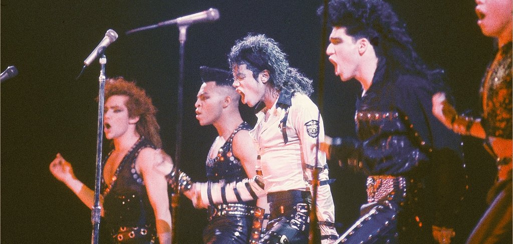 MJFellowship's tweet photo. This reminds me of Bad 25... 👀😏 Please 🙏🏼 #WhosBAD?! #Bad40 https://t.co/FPuaTfq5a0