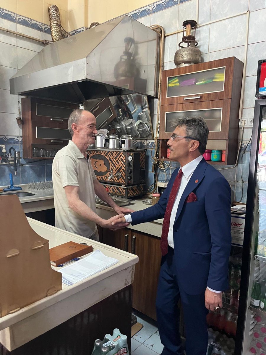 SenolDincCc's tweet photo. Erenler Merkez Mahallemizde kıymetli komşularımızın çay sohbetine ortak olduk.

Misafirperverlikleri için teşekkür ediyorum. https://t.co/lDYqqglmJ0