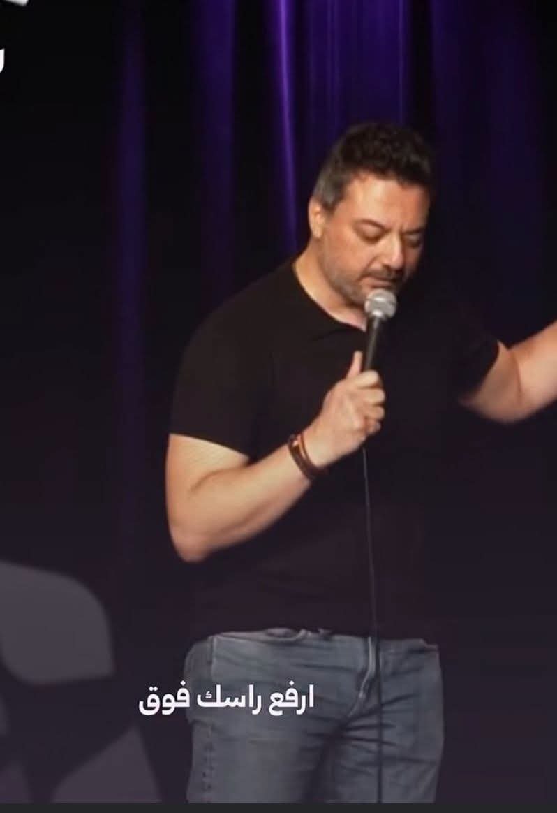 alswryayas's tweet photo. مو غريب يستهزئ بأغنية ارفع راسك فوق أنت سوري حر لأن اللي متعود يعيش على النكت السمجة طبيعي ينزعج من كلمة طالعة من وجع الناس

في فرق كبير بين واحد بيترك أثر وواحد كل همو يعمل لقطة كم ضحكة وتنتهي

مو كل سخرية اسمها ذكاء وأوقات بتكون أكبر دليل على إنك ما فهمت معنى التضحية ولا قدرت قيمة اللي دفعوا عمرهم كرمال هالبلد

خليه يكمل عروضه لأن النكت بتموت بنفس الليلة أما الكلمات اللي انولدت من وجع السوريين بتعيش سنين طويلة

وأهل الشام أكبر من إنهم يمثلهم حدا بيستهين بوجعهم وأشرف من إنهم ينحصروا بسماجة حكيه

#الجمهورية_العربية_السورية #سوريا
#ستاند_اب_كوميدي  #عمار_دبا