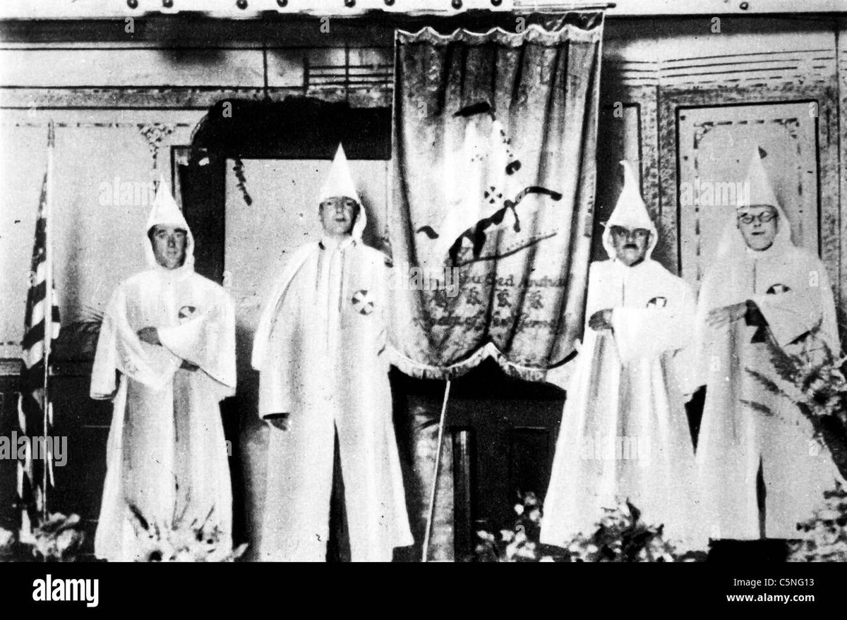 KollegeFranz's tweet photo. @BachmannRudi @RepDonBacon der #klan hat nur die spitzen der hüte über ihr gesicht gezogen. der #dresscode hat sich wohl geändert, die #ideologie die dahinter steckt leider nicht. #sosad. https://t.co/kEwvAFkLEQ
