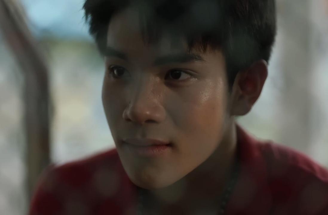 Patpran_31's tweet photo. "Two of my staff quit today. Way more tiring than usual"
"I'm sore all over"

It just melts my heart how Barth's first thing to do once he came home was to complain while rak's was to listen. Reminded me of how Barth's mom requested Tanrak to listen to Barth's complains and whines on her behalf :((( 

"Hurry up and take a shower before this becomes a habit"
- "still nagging like always"

This also reminded me of how Barth's mom questioned whether he still stays up late and Barth whines how she's still nagging :( 

tanrak literally became his mother in her absence :"[♡♡♡

#TicketToHeavenFinalEP