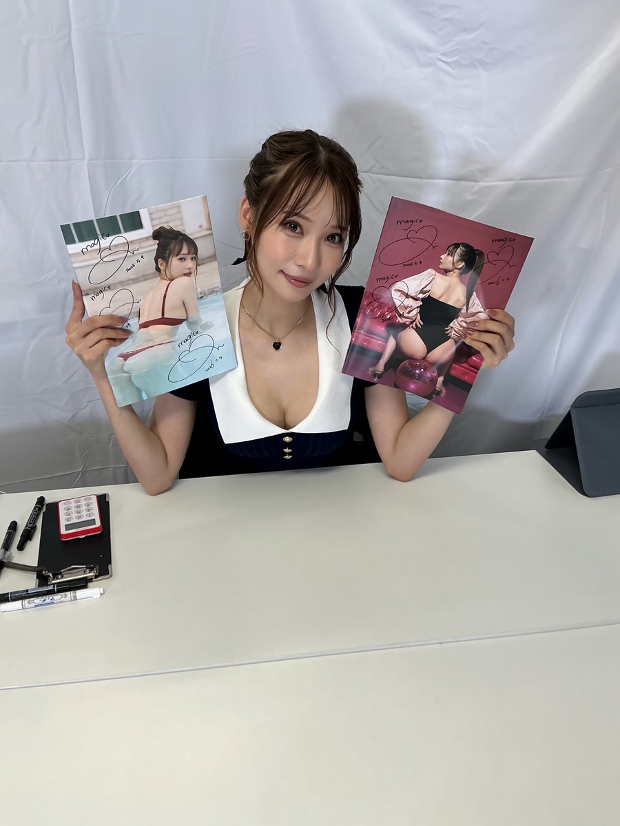 magicvon_0's tweet photo. ＃きみとバンド　＃大野真依　さん
クラファン写真集お渡し会in博多　第２部　
1部のデニムからミニスカに変更
再来週の松山は断念したので今年のお渡し会は終了
そんな中『もう次のクラファンだね』という
有り難いお言葉が・・・
確かにもう３ヶ月で今年のクラファンだわ
また頑張ろ😊 https://t.co/RDPe8MDqRZ