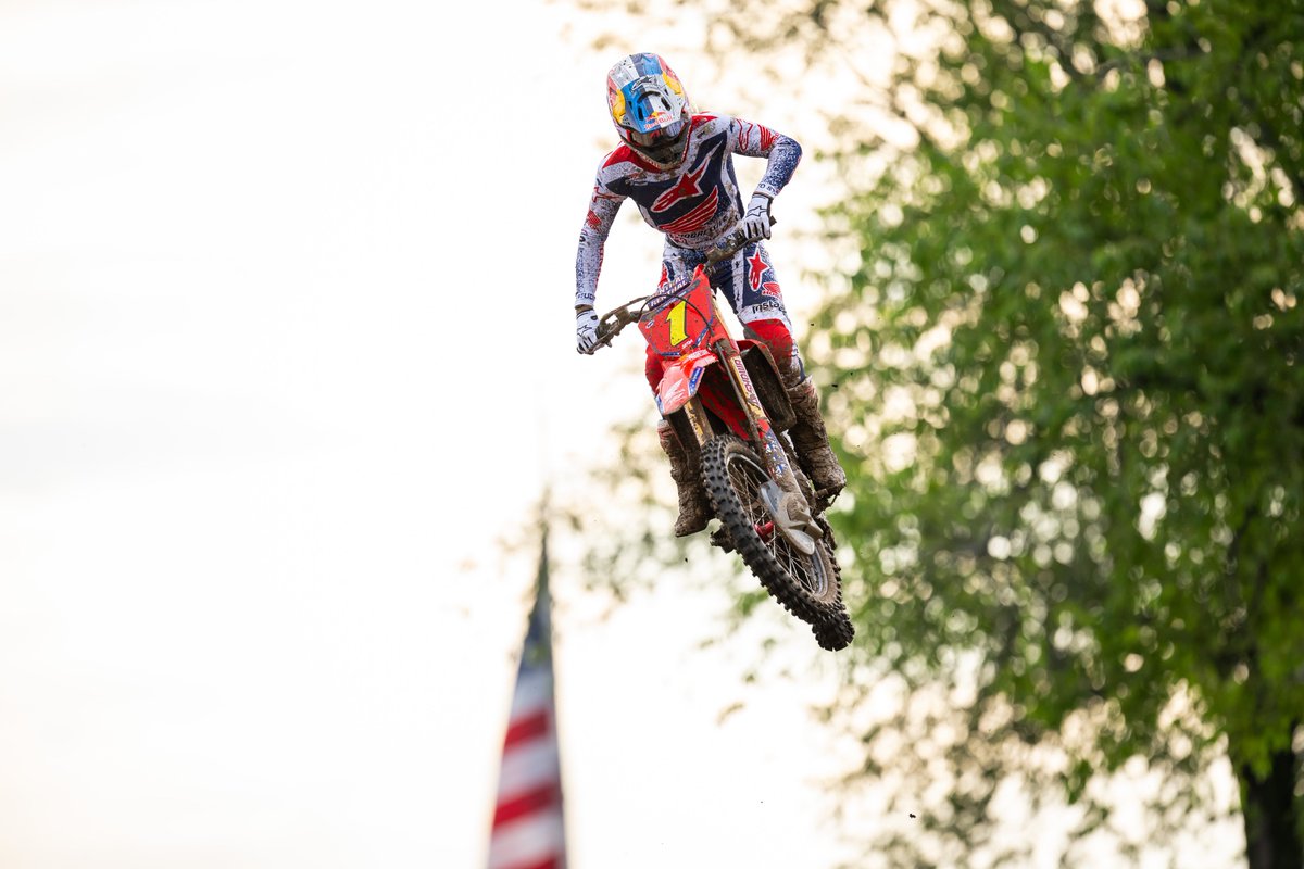 HondaRacingGLB's tweet photo. Honda HRC Progressive’s Hunter Lawrence made it back-to-back Pro Motocross 450 Class victories with a commanding performance at RedBud, reclaiming the championship lead in style. 🏆

Jett Lawrence went 1-5 across the motos to secure third overall and remains firmly in the title fight, sitting just three points behind Hunter in the standings.

In the 250 Class, Jo Shimoda continued his impressive consistency with another podium finish, taking runner-up honours to surge into the championship lead.

The Pro Motocross Championship now heads to Southwick on 11th July, where the title battles are set to intensify.

#Honda #ProMotocross