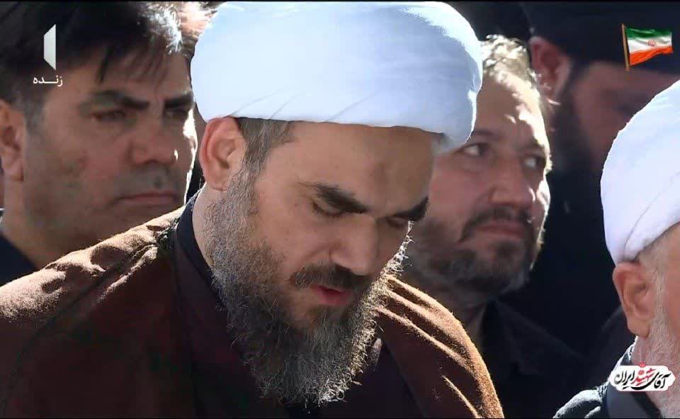 ghabrestoon1's tweet photo. صلابتش مثال زدنی بود، بر پیکر نوزاد ۱۴ ماهه و همسرش نماز خواند و خم به ابرو نیاورد
این حرکتش منو یادِ مادر وهب انداخت که وقتی سرِ فرزندش رو براش آوردن پرتش کرد و گفت چیزی که در راه خدا دادم پس نمیگیرم... https://t.co/yrHVjzXuCt