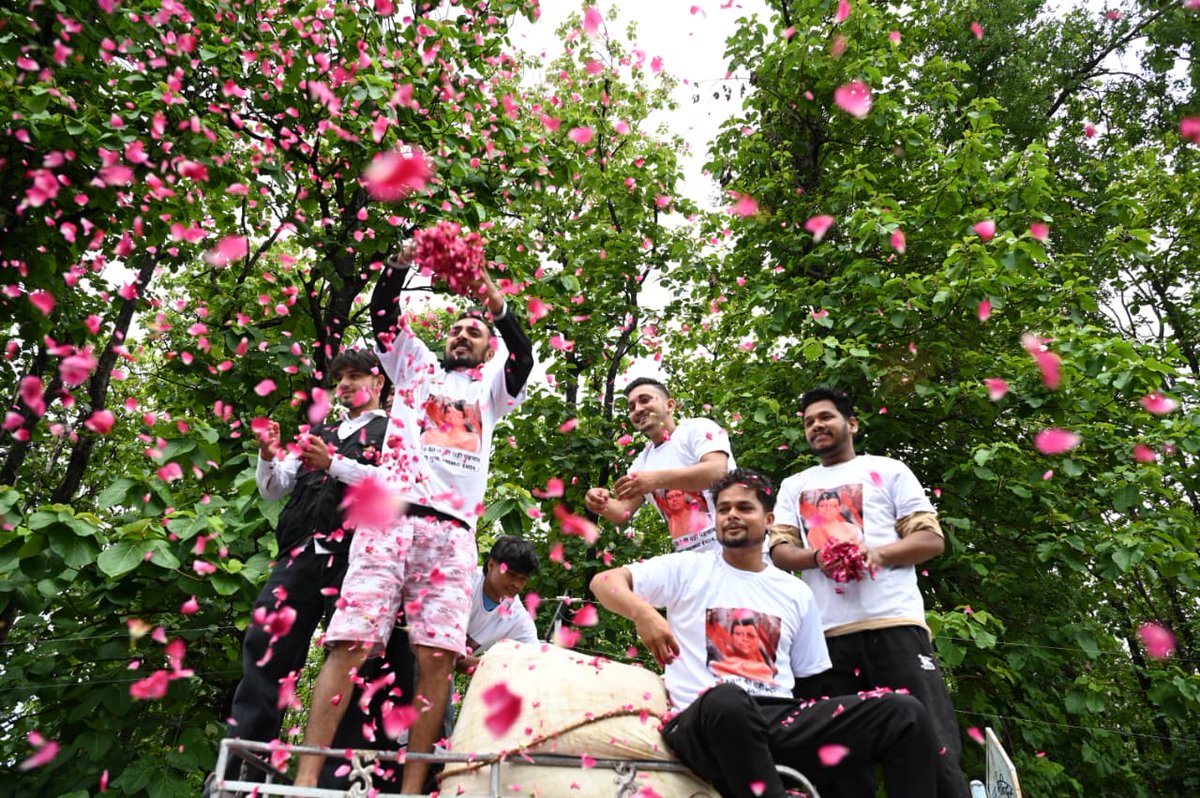 pushkardhami's tweet photo. टनकपुर, चंपावत में शारदा नदी पर संचालित बाढ़ सुरक्षात्मक कार्यों का स्थलीय निरीक्षण कर व्यवस्थाओं का जायजा लिया। इस दौरान स्थानीय युवाओं एवं देवतुल्य जनता ने जिस आत्मीयता, उत्साह और गर्मजोशी के साथ मेरा स्वागत किया, उसके लिए आप सभी का हृदय से आभार। https://t.co/ixmNOxzvyD