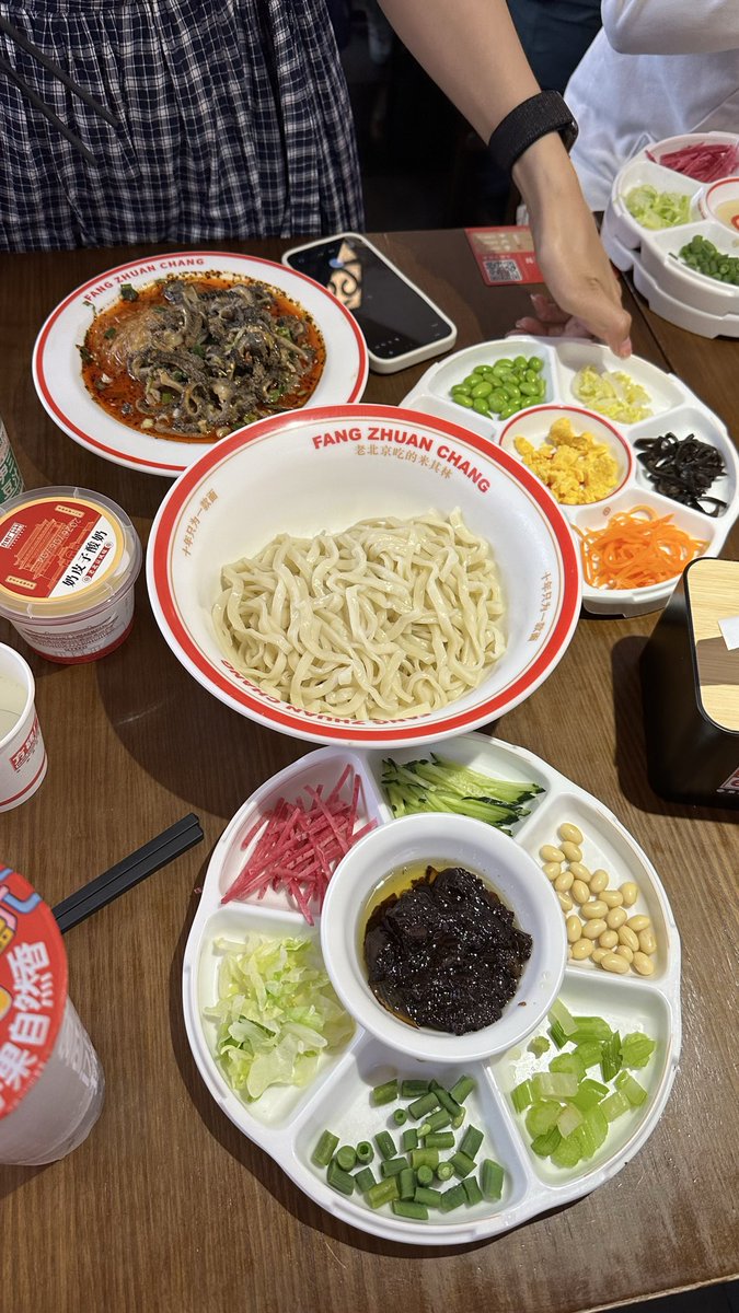 chen_zard's tweet photo. 追隨被AI耽誤的美食家黃仁勳的步伐，探訪北京小吃。
在北京難得吃到好吃的東西。

#方磚廠 #方砖厂 #北京 #beijing https://t.co/19mQq9MtFy