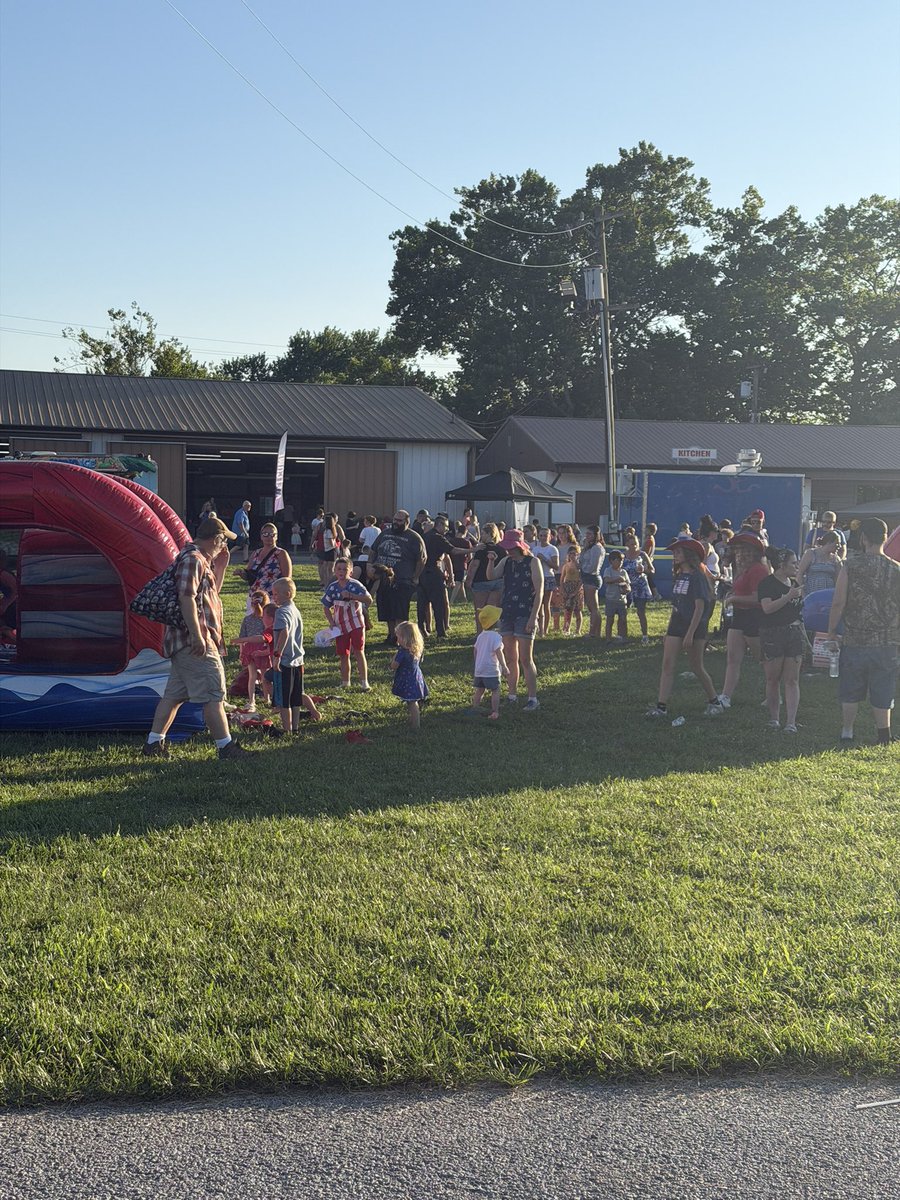 TrinitySouthern's tweet photo. Last night we were able to welcome over 1600 people to our 4th of July event! We love being able to serve our community and provide a fun and safe environment for families to enjoy the 4th of July. https://t.co/CrfOguaQ3k
