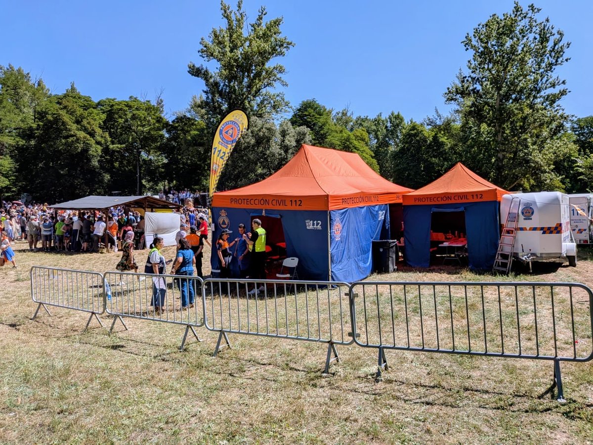 PCivilBurgos's tweet photo. Día ☀️ soleado, desplegados en #FuentesBlancas, #DiadelasPeñas y #BurgalesAusente. 
Si nos necesitas, avísanos.
Estaremos presentes toda la jornada festiva. https://t.co/7I0VIn6rrs