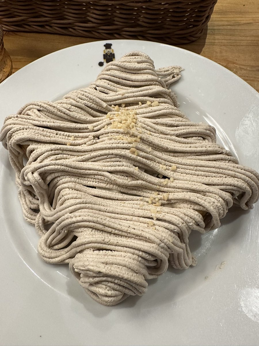 sing11470885's tweet photo. 見た目より あんまり甘くない ( ﾟДﾟ)ｳﾏｰ

ブラックコーヒーにしたら良かったな
でも美味しかった(,,•﹏•,,) https://t.co/KmC7Z911Mm