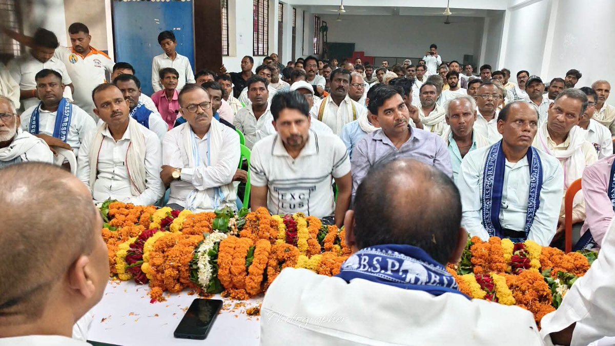 PalVishwnathbsp's tweet photo. आज दिनांक 05-07-2026 को जनपद कौशांबी के विधानसभा चायल में बहुजन समाज पार्टी द्वारा आयोजित विधानसभा स्तरीय समीक्षा बैठक में शामिल हुआ। बैठक में संगठन की मजबूती, बूथ स्तर तक पार्टी को सशक्त बनाने तथा मिशन 2027 को सफल बनाने को लेकर विस्तृत चर्चा की गई।
#जयभीम #BSP #कौशांबी #मिशन_2027 #चायल #बहुजन_समाज_पार्टी