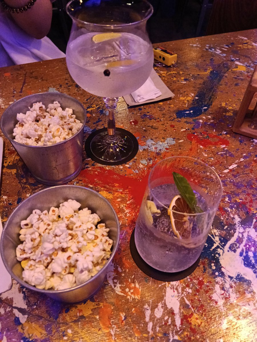 Hydrangea6713's tweet photo. あとお酒好きな人に「ジン好きなら是非行ってほしい」と言われたお店もとても良かったです！いいお店たくさんあって時間とお金と肝臓が足りません https://t.co/xMgkE0Hvfm